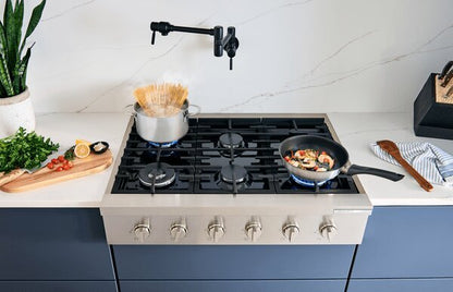 Table de cuisson à gaz à 6 brûleurs Bosch série 800 36 - RGM8658UC | Surface de cuisson à gaz Bosch de série 800 de 36 po à 6 brûleurs– RGM8658UC | RGM8658C