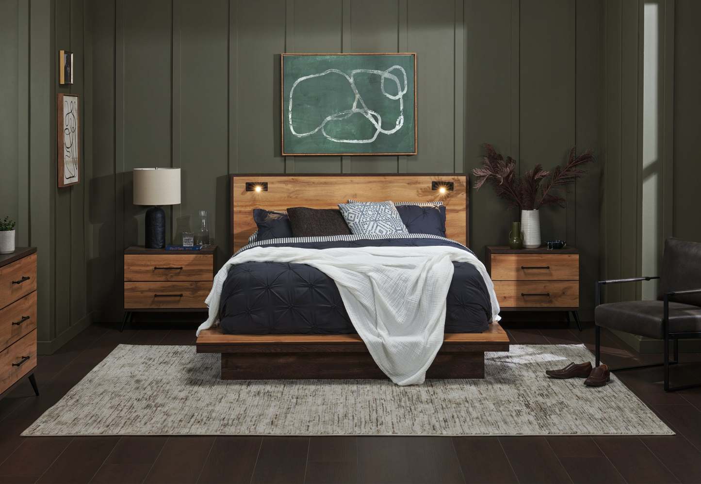 Lit plateforme Silas brun rustique avec tête de lit, cadre et éclairage à DEL - format grand lit | Silas Platform Bed with Headboard & Frame, LED, Rustic Brown - Queen Size