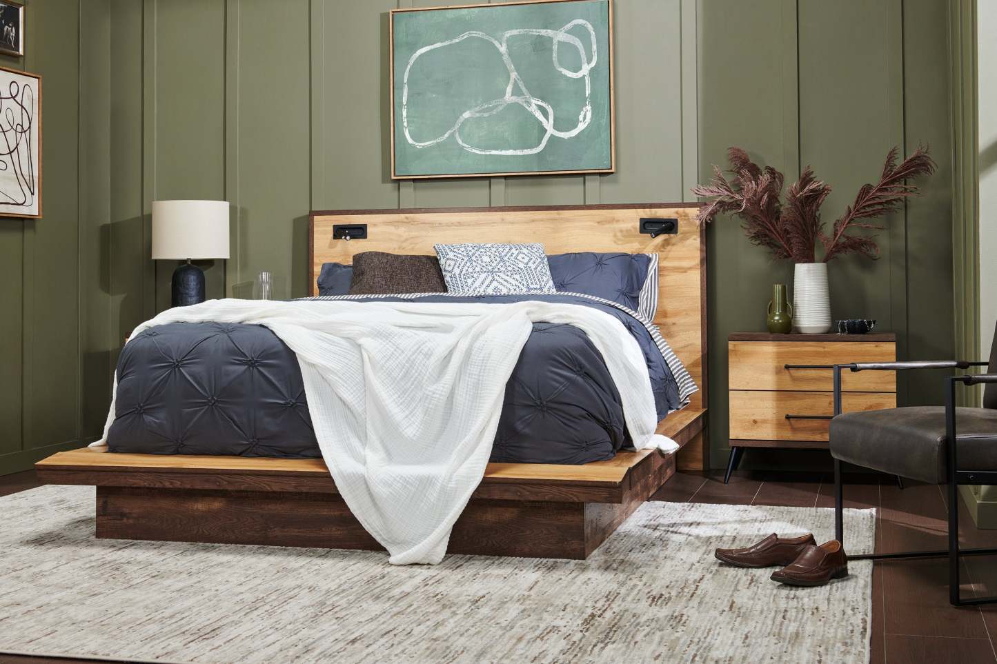Lit plateforme Silas brun rustique avec tête de lit, cadre et éclairage à DEL - format grand lit | Silas Platform Bed with Headboard & Frame, LED, Rustic Brown - Queen Size