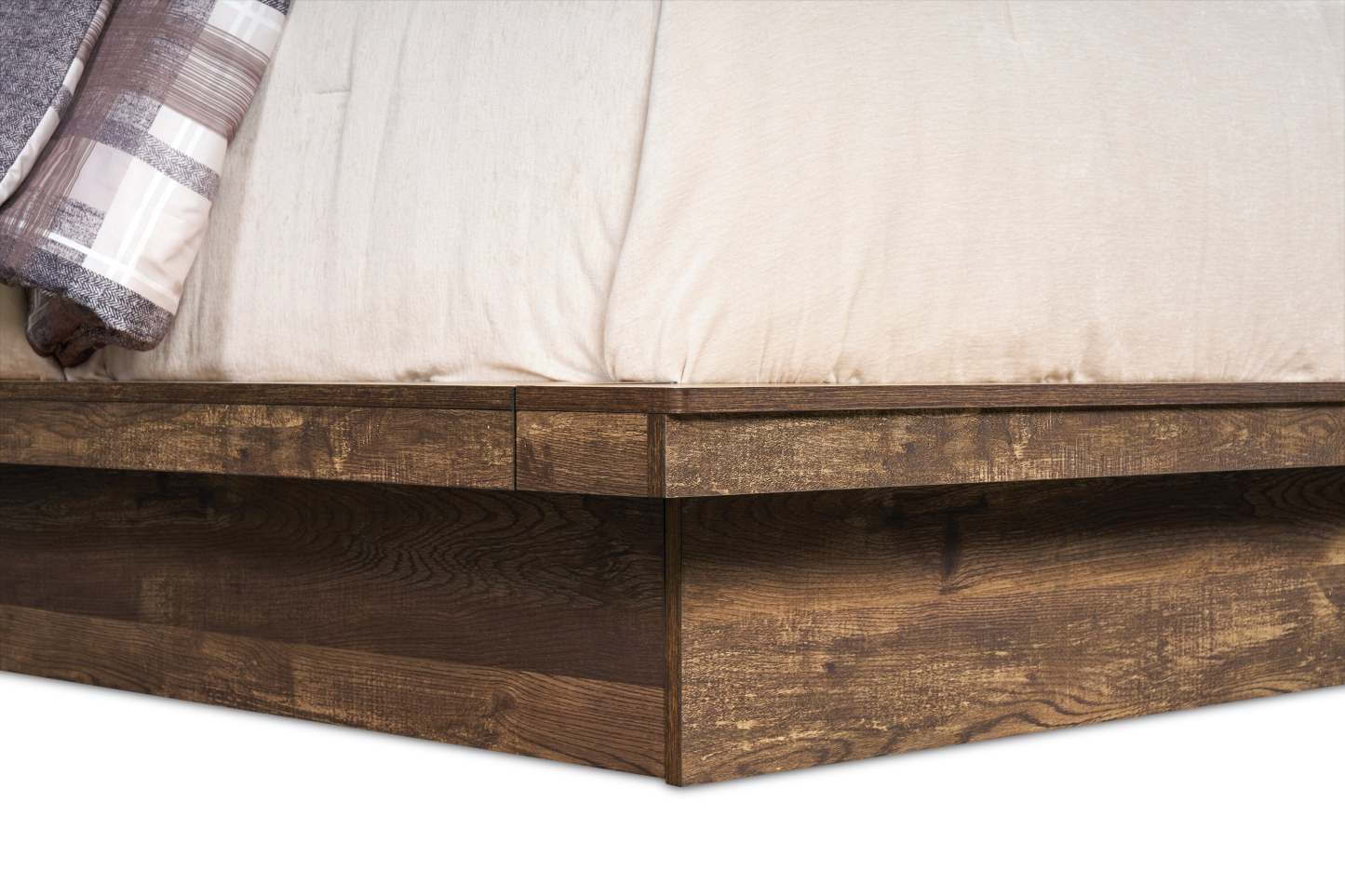 Lit plateforme Silas brun rustique avec tête de lit, cadre et éclairage à DEL - format grand lit | Silas Platform Bed with Headboard & Frame, LED, Rustic Brown - Queen Size
