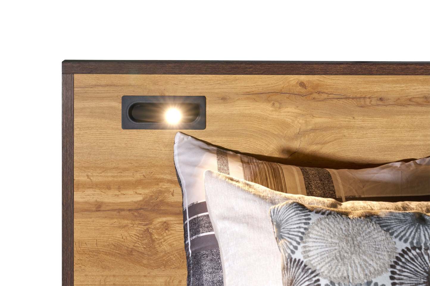 Lit plateforme Silas brun rustique avec tête de lit, cadre et éclairage à DEL - format grand lit | Silas Platform Bed with Headboard & Frame, LED, Rustic Brown - Queen Size