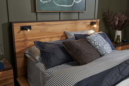 Lit plateforme Silas brun rustique avec tête de lit, cadre et éclairage à DEL - format grand lit | Silas Platform Bed with Headboard & Frame, LED, Rustic Brown - Queen Size