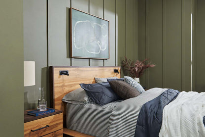 Lit plateforme Silas brun rustique avec tête de lit, cadre et éclairage à DEL - format grand lit | Silas Platform Bed with Headboard & Frame, LED, Rustic Brown - Queen Size