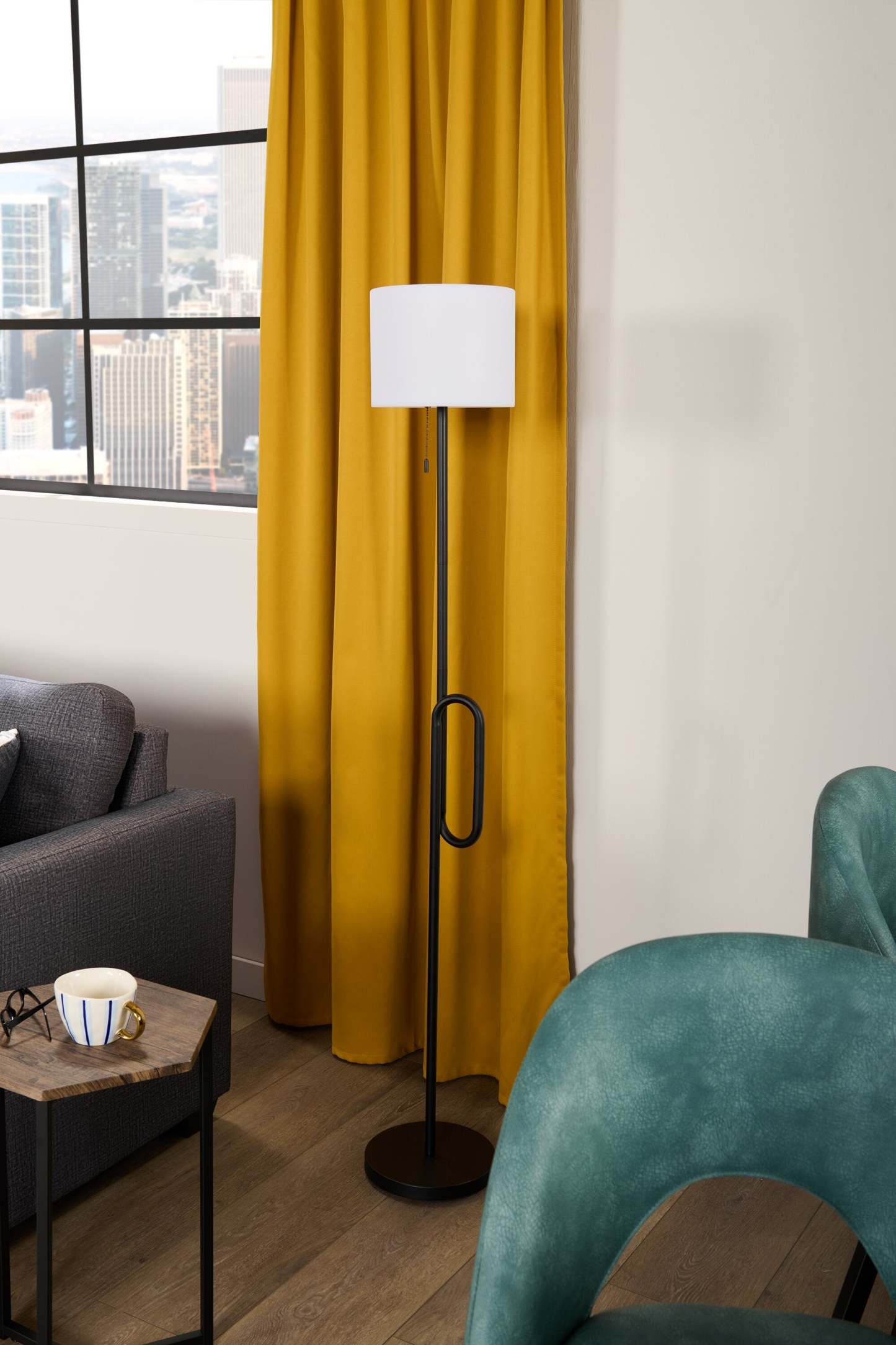 Lampe à pied moderne Solana de 64 po en métal et en acrylique portable pour l’intérieur et l’extérieur avec port USB - noire