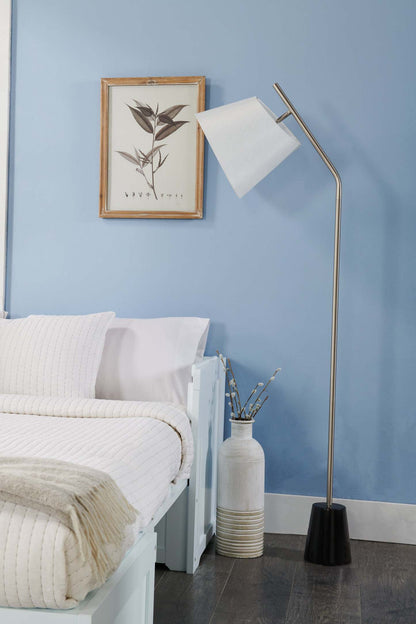 Ensemble 3 pièces Storm en acier brossé avec base en marbre noir, lampadaire et deux lampes de table|Ensemble 3 lampes Storm acier brossé avec base en marbre noir, 2 lampes de table et 1 lampe à pied