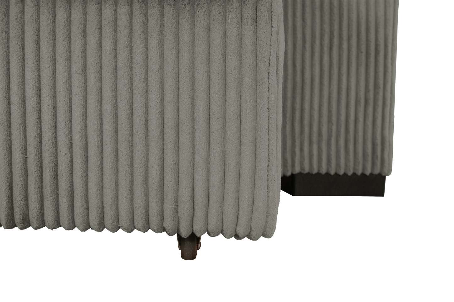 Canapé-lit pleine grandeur Stratus 108 en tissu fausse fourrure avec coulissement électrique - Gris brouillard | Canapé lit double Stratus de 108 po en tissu de fausse fourrure avec coulissement électrique - gris brouillard