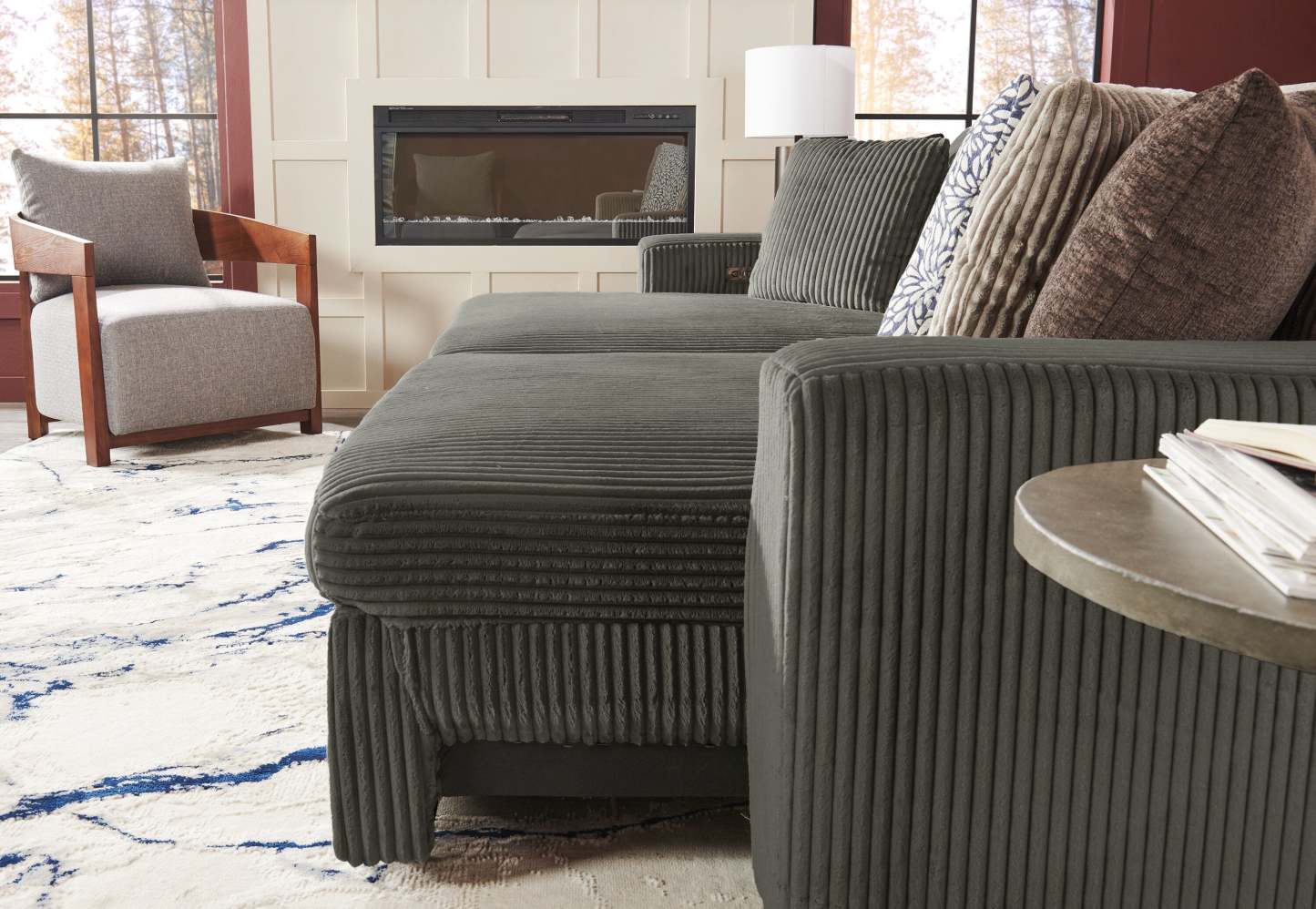 Canapé-lit pleine grandeur Stratus 108 en tissu fausse fourrure avec coulissement électrique - Gris brouillard | Canapé lit double Stratus de 108 po en tissu de fausse fourrure avec coulissement électrique - gris brouillard