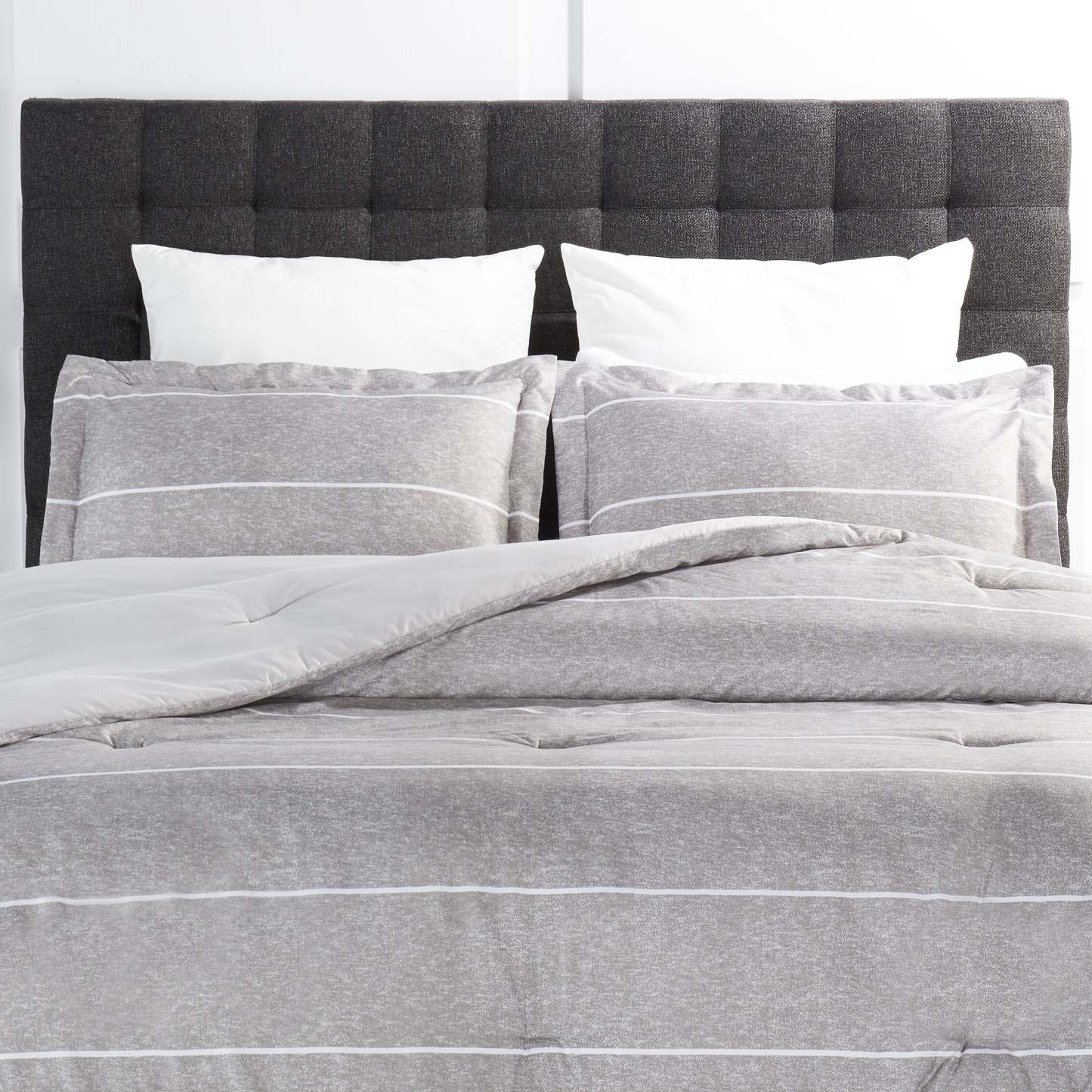 Stripes 3-Piece King Comforter Set - Grey| Ensemble d'édredon Stripes 3 pièces pour très grand lit - gris | STRPE3KG