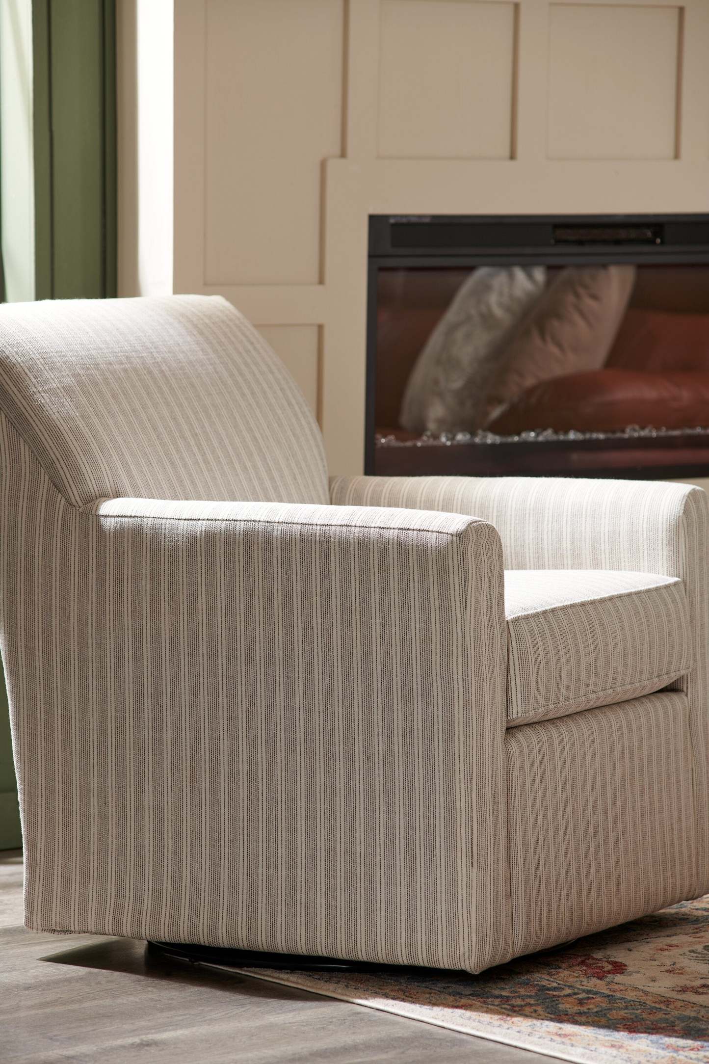 Fauteuil d'appoint pivotant personnalisable Sofa Lab de 31 po fabriqué au Canada en tissu - blanc Dolphin White | SWIV1160