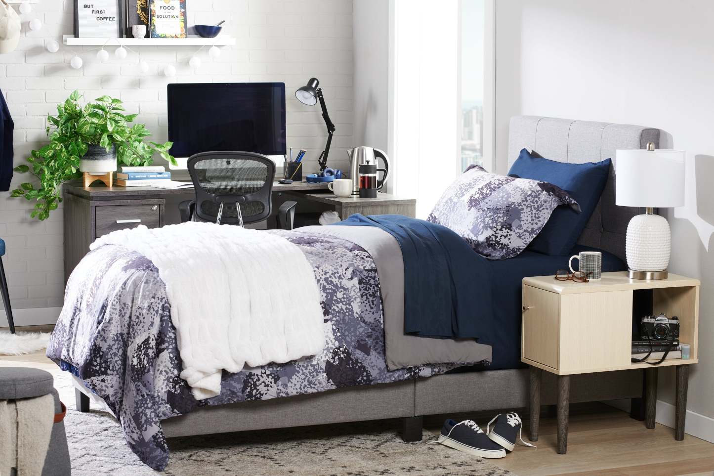 Lit rembourré Tara en tissu d'apparence lin gris, capitonné avec boutons - Taille simple | Lit rembourré Tara en tissu d'apparence lin gris avec capitonnage à boutons - format lit simple