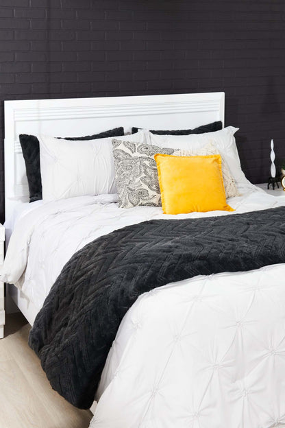 Tilda 3-Piece Full/Queen Comforter Set - Charcoal | Ensemble d'édredon Tilda 3 pièces pour lit double ou grand lit - anthracite