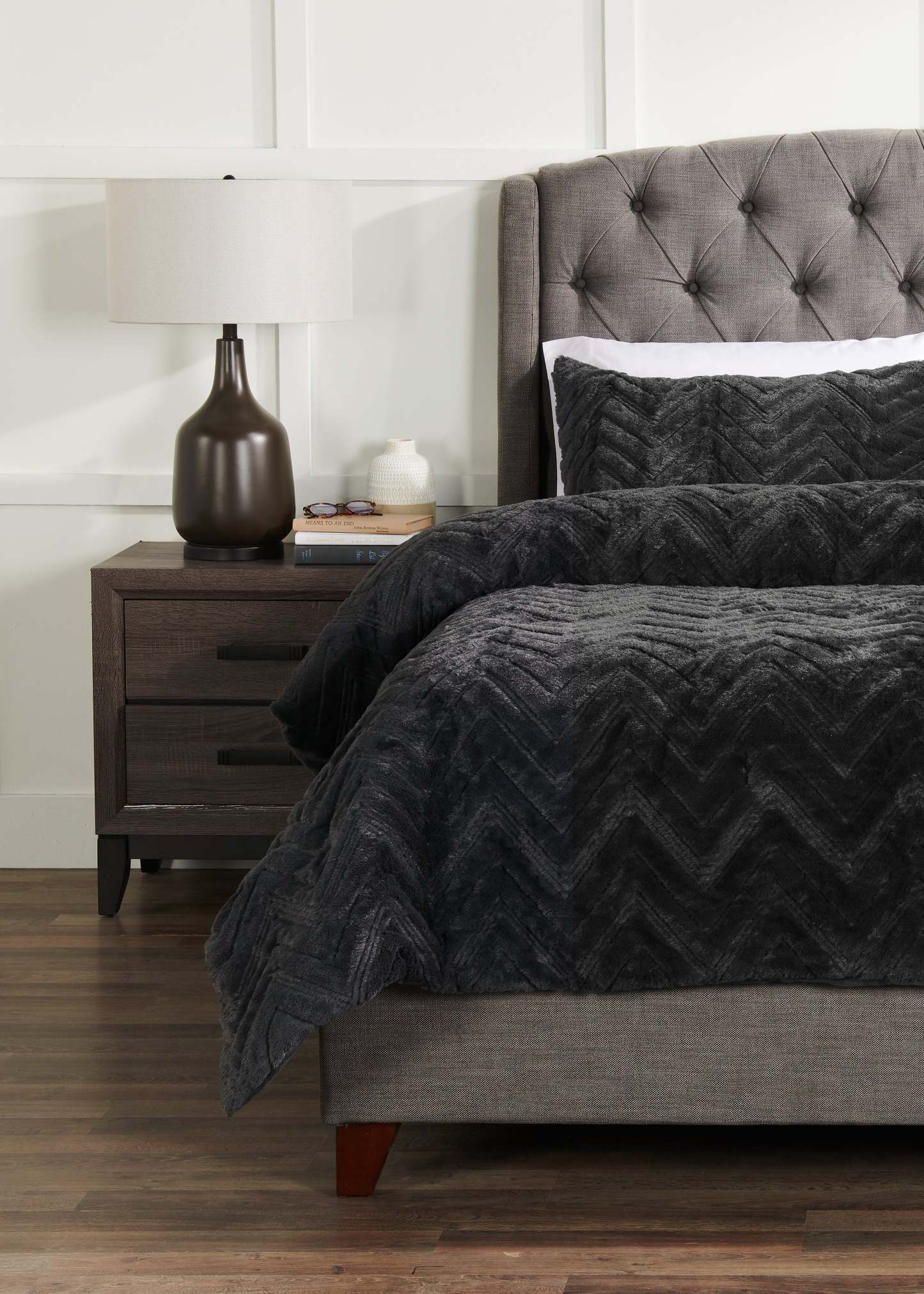 Tilda 3-Piece Full/Queen Comforter Set - Charcoal | Ensemble d'édredon Tilda 3 pièces pour lit double ou grand lit - anthracite