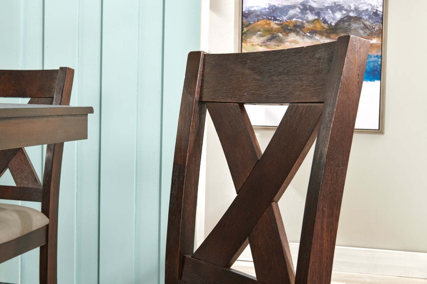 Chaise de salle à manger Tribeca à hauteur de comptoir avec tissu en cuir végétalien, dossier croisé - Gris/Marron | Chaise de salle à manger Tribeca de hauteur comptoir en tissu de cuir végétalien avec dossier entrecroisé - gris-brun