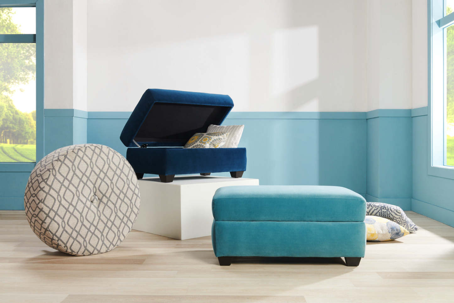 Fabriqué au Canada Pouf de rangement personnalisable The Trunk 39 en tissu de velours - bleu royal | Pouf de rangement The Trunk de Sofa Lab de 39 po fabriqué au Canada en tissu de velours - bleu royal | TRUN3188