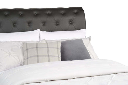 Lit plateforme rembourré Tulsa en tissu de cuir végétalien gris, capitonné à boutons - Queen Size | Lit plateforme rembourré Tulsa en tissu de cuir végétalien gris avec capitonnage à boutons - format grand lit