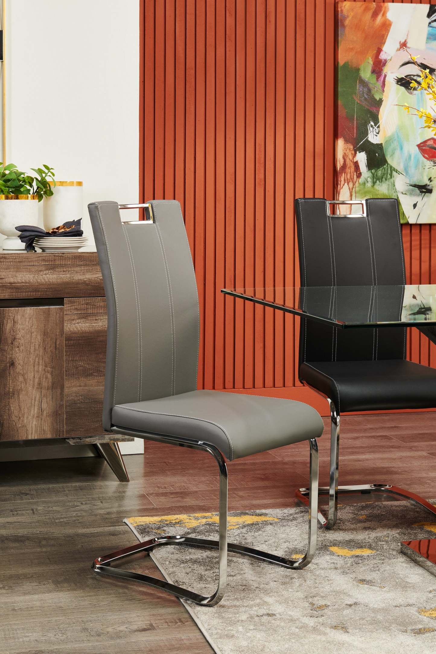 Chaise de salle à manger Tuxedo avec tissu en cuir végétalien, métal - Gris | Chaise de salle à manger Tuxedo en tissu de cuir végétalien et en métal - grise