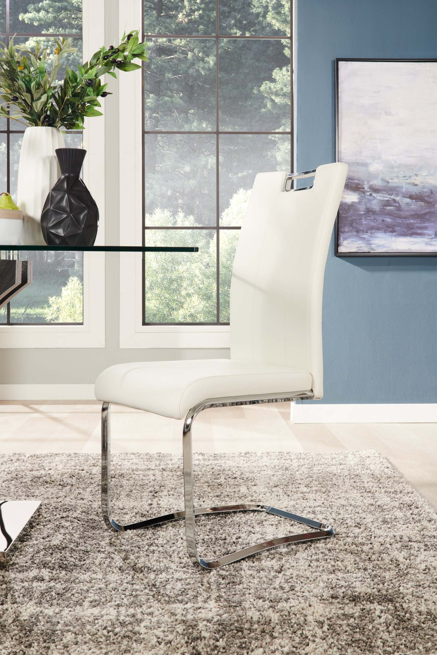 Chaise de salle à manger Tuxedo avec tissu en cuir végétalien, métal - Blanc | Chaise de salle à manger Tuxedo en tissu de cuir végétalien et en métal - blanche