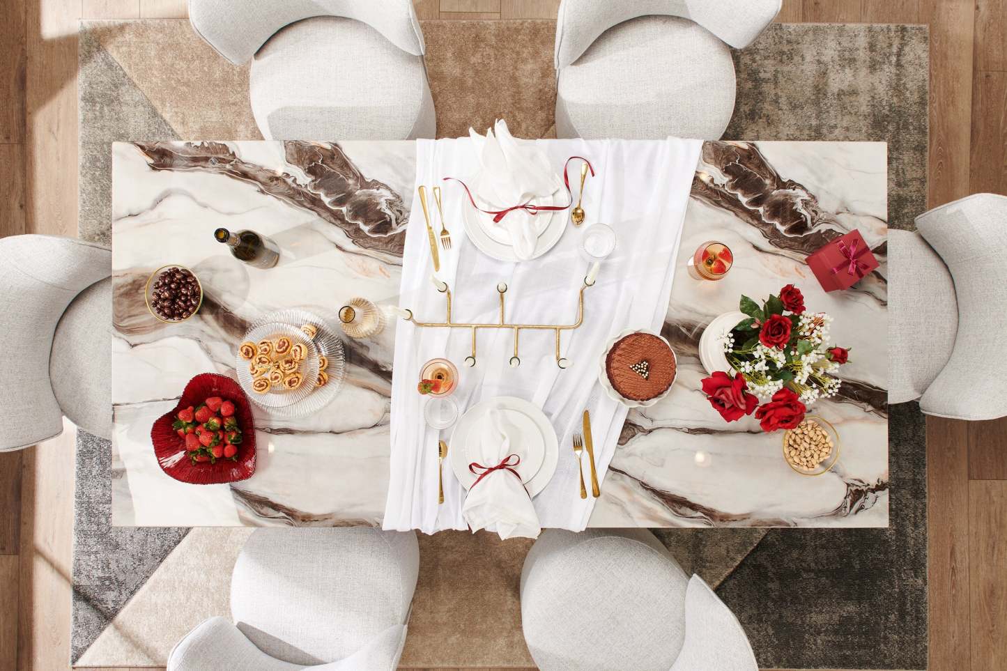 Table à manger Vega, aspect marbre, base sur pied, 82 W - Noir et blanc | Table de salle à manger Vega de 82 po (L) avec imitation de marbre et socle piédestal - noire et blanche