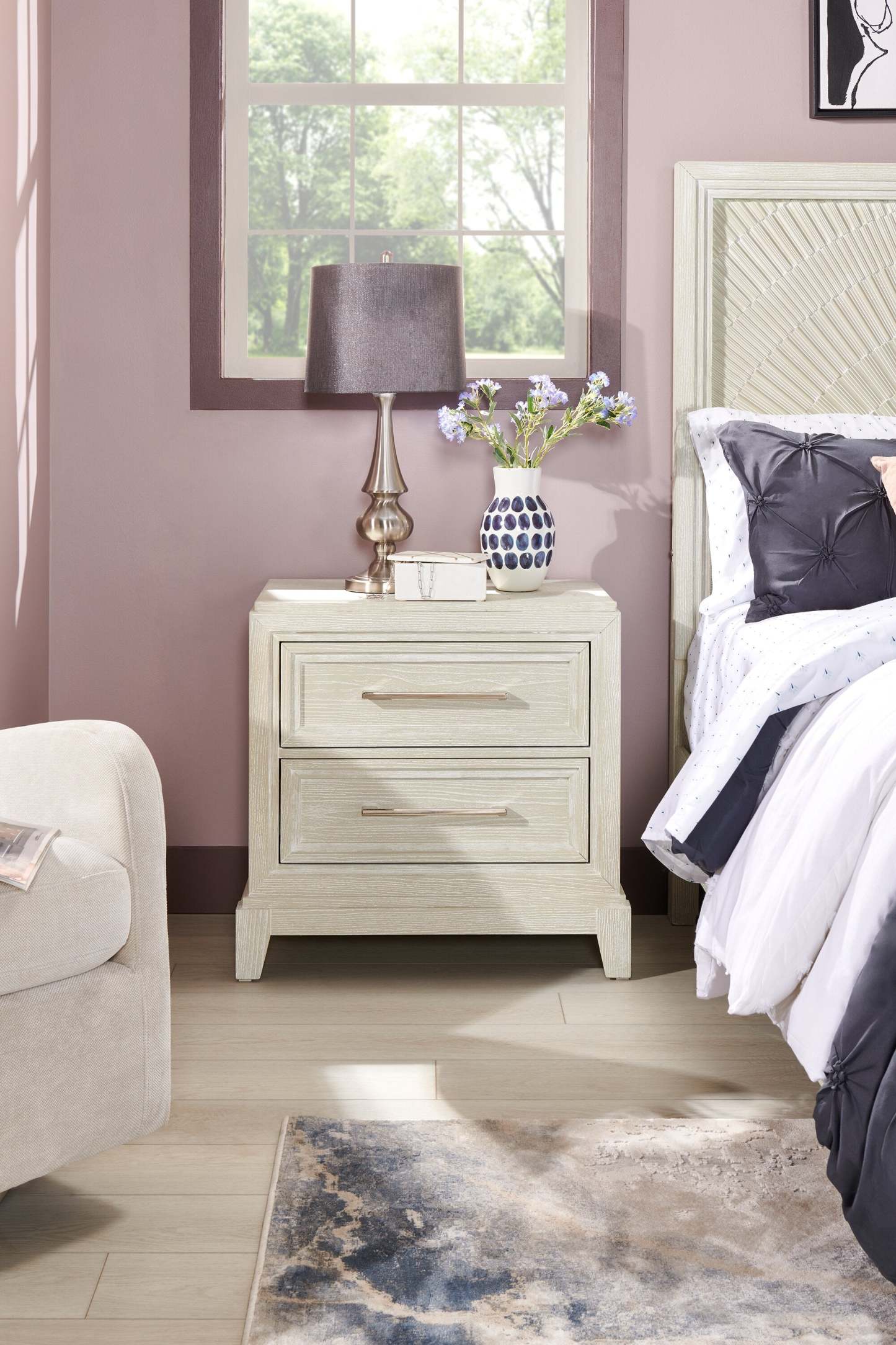 Table de nuit à 2 tiroirs Vida, 27 L x 28 H - Sable | Table de nuit Vida de 27 po (L) x 28 po (H) à 2 tiroirs - sable