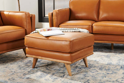 Ottoman Vivia 28 en cuir véritable avec base en bois - Brun caramel | Pouf Vivia de 28 po en cuir avec base en bois - brun caramel véritable