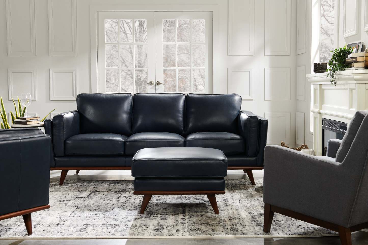 Ottoman Vivia 28 en cuir véritable avec base en bois - Bleu marine | Pouf Vivia de 28 po en cuir avec base en bois - bleu marine véritable