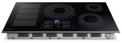 Surface de cuisson à induction intelligente Samsung de 36 po à 5 éléments avec zone polyvalente et technologie de flamme virtuelle™ - Noir Sta…