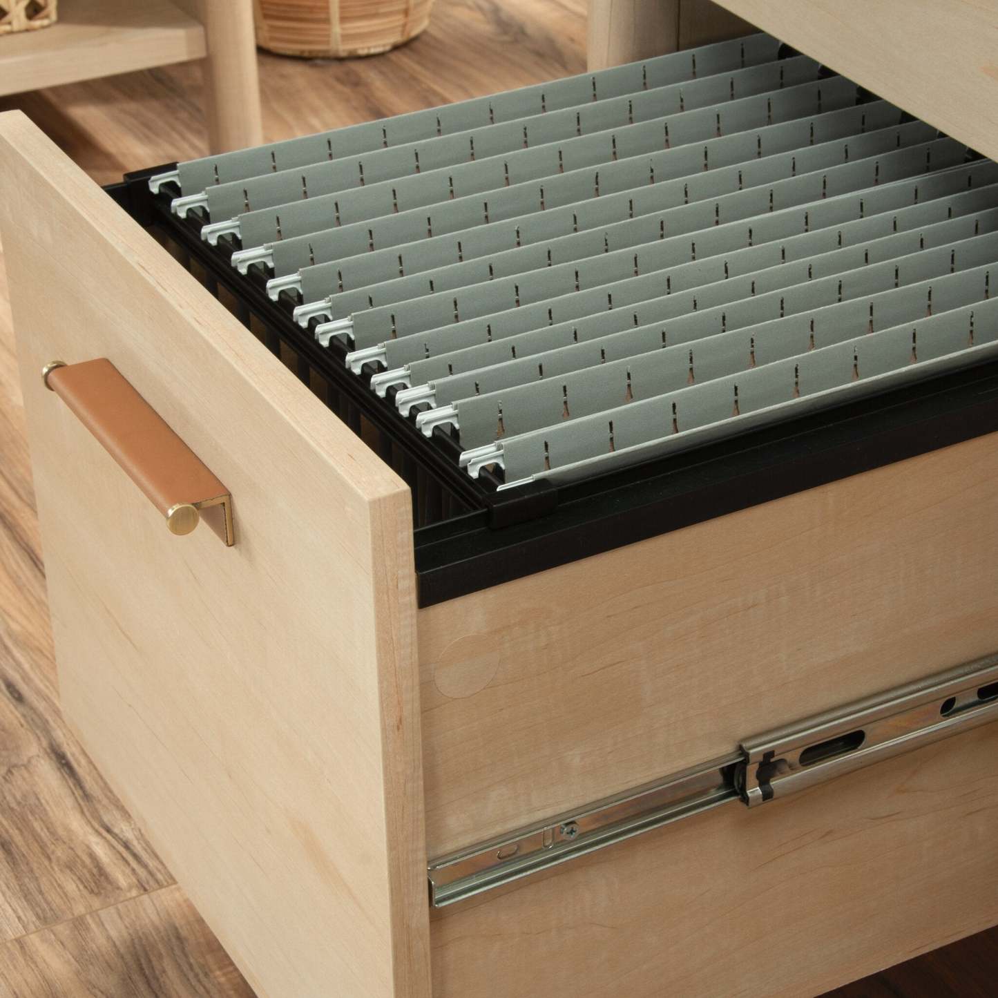 Bureau d'ordinateur Whitaker Point de 59,06 po de qualité commerciale à 3 tiroirs avec armoire - érable naturel