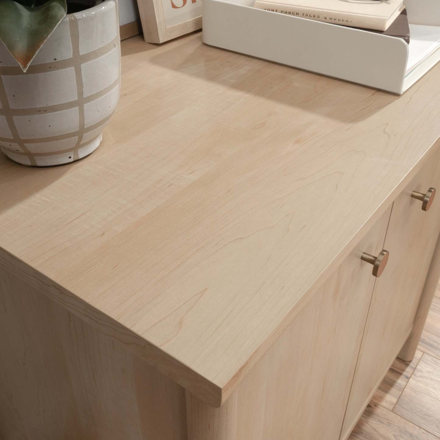 Whitaker Point 31.5 Commercial Grade Storage Cabinet - Natural Maple|Armoire de rangement Whitaker Point de 31,5 po de qualité commerciale - érable naturel