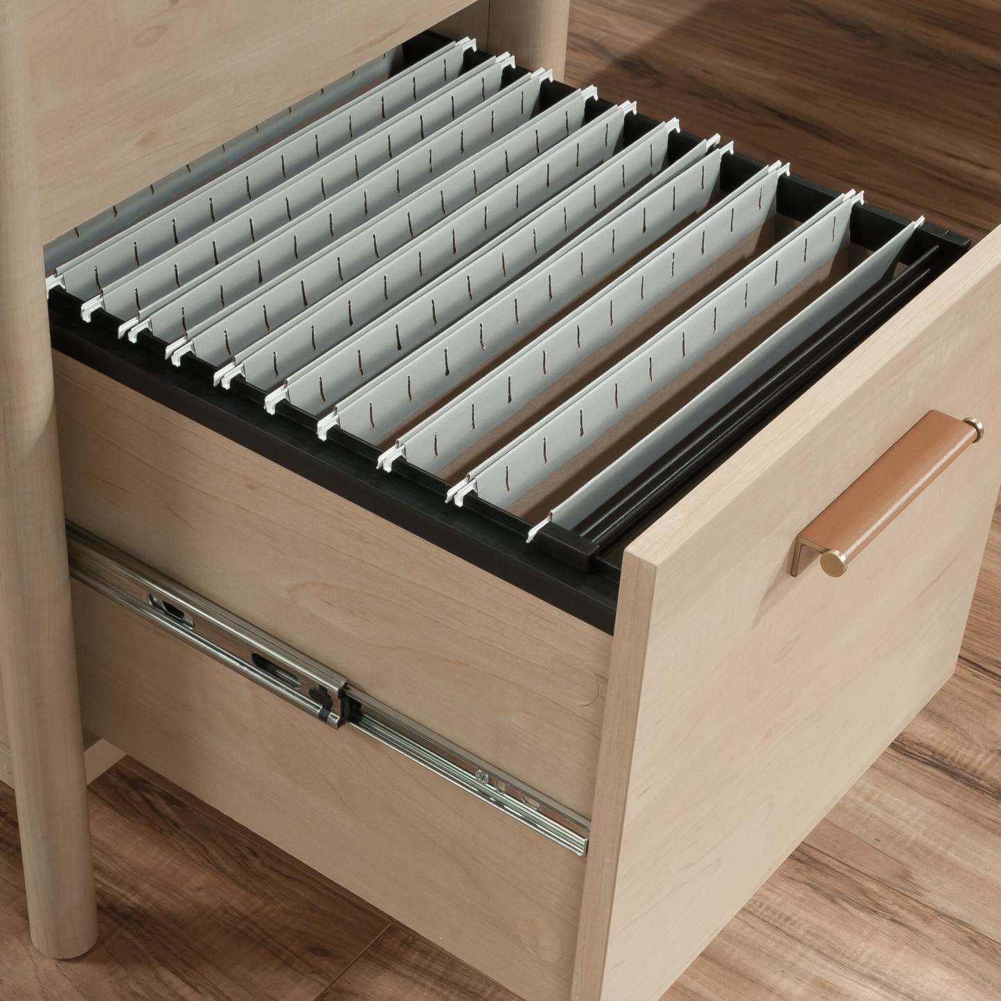 Bureau en forme de L Whitaker Point de 94,13 po de qualité commerciale avec rangement et plateau pour clavier - érable naturel