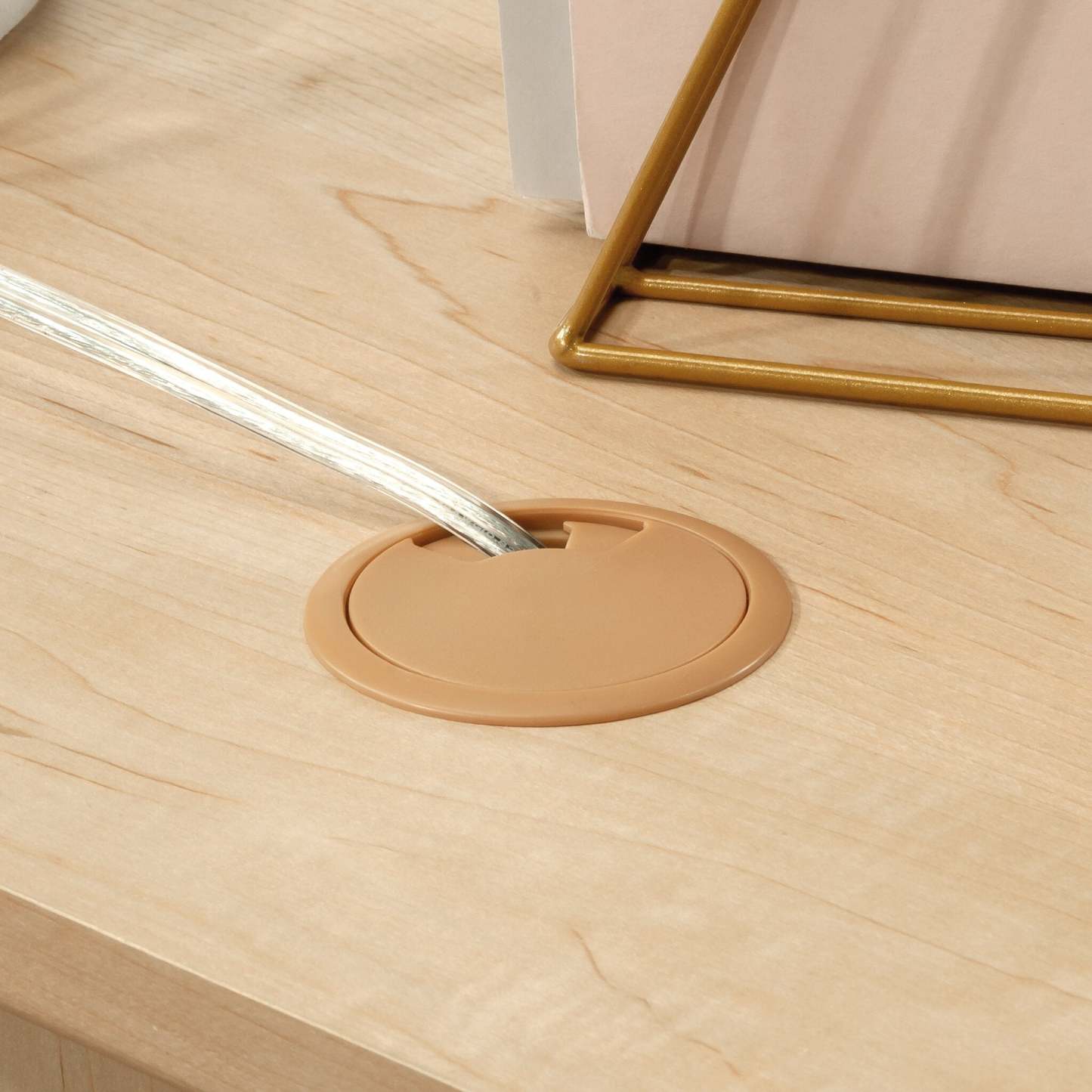 Bureau de direction Whitaker Point de 65,98 po de qualité commerciale à 5 tiroirs avec armoire - érable naturel