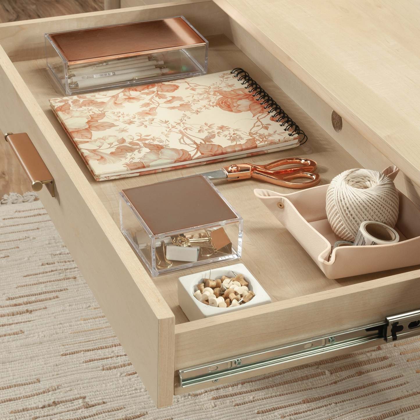 Bureau de direction Whitaker Point de 65,98 po de qualité commerciale à 5 tiroirs avec armoire - érable naturel