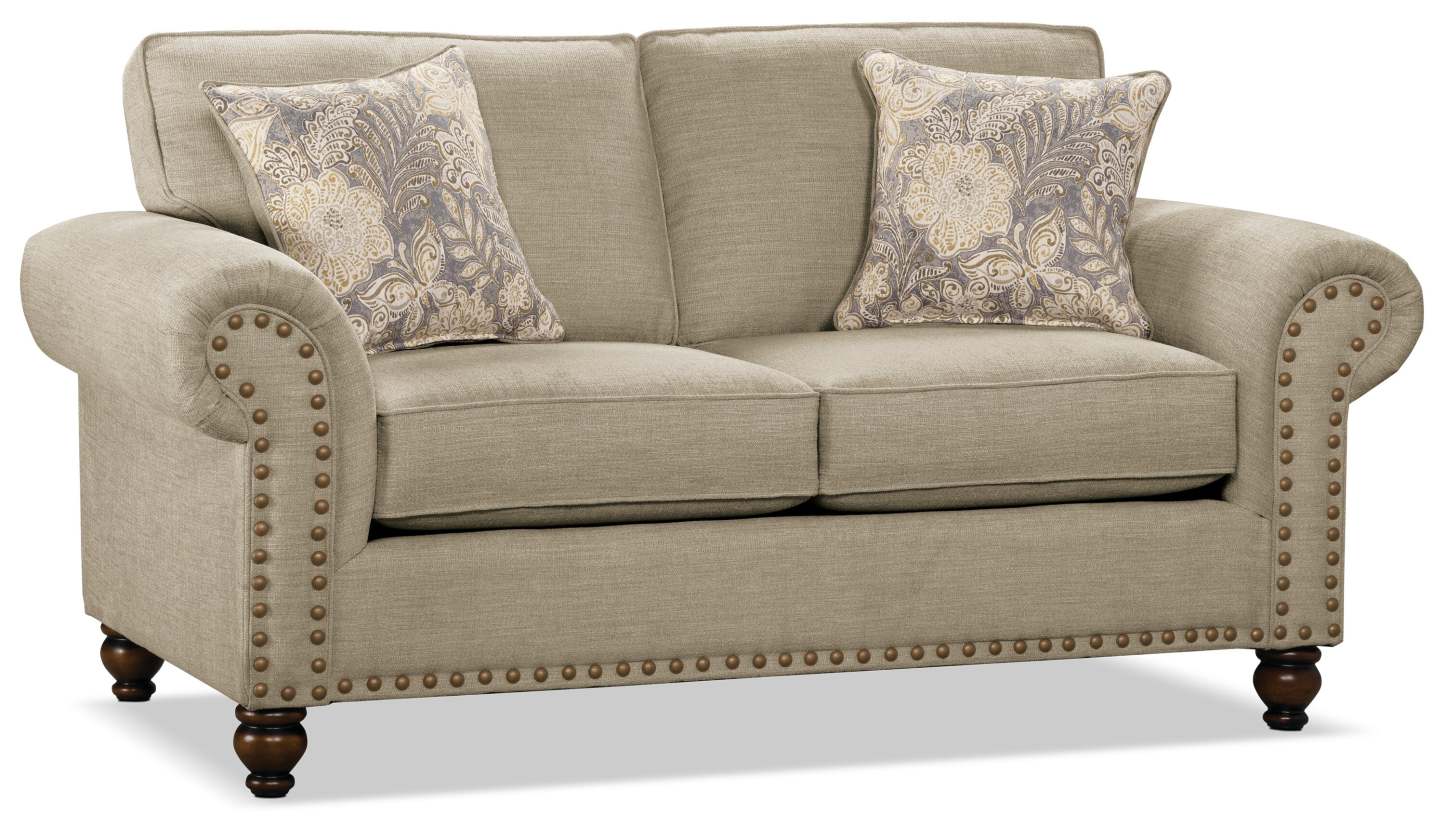 Causeuse Wynn de 70 po fabriquée au Canada en tissu de chenille avec bordure de clous décoratifs et pattes en oignon en bois - taupe