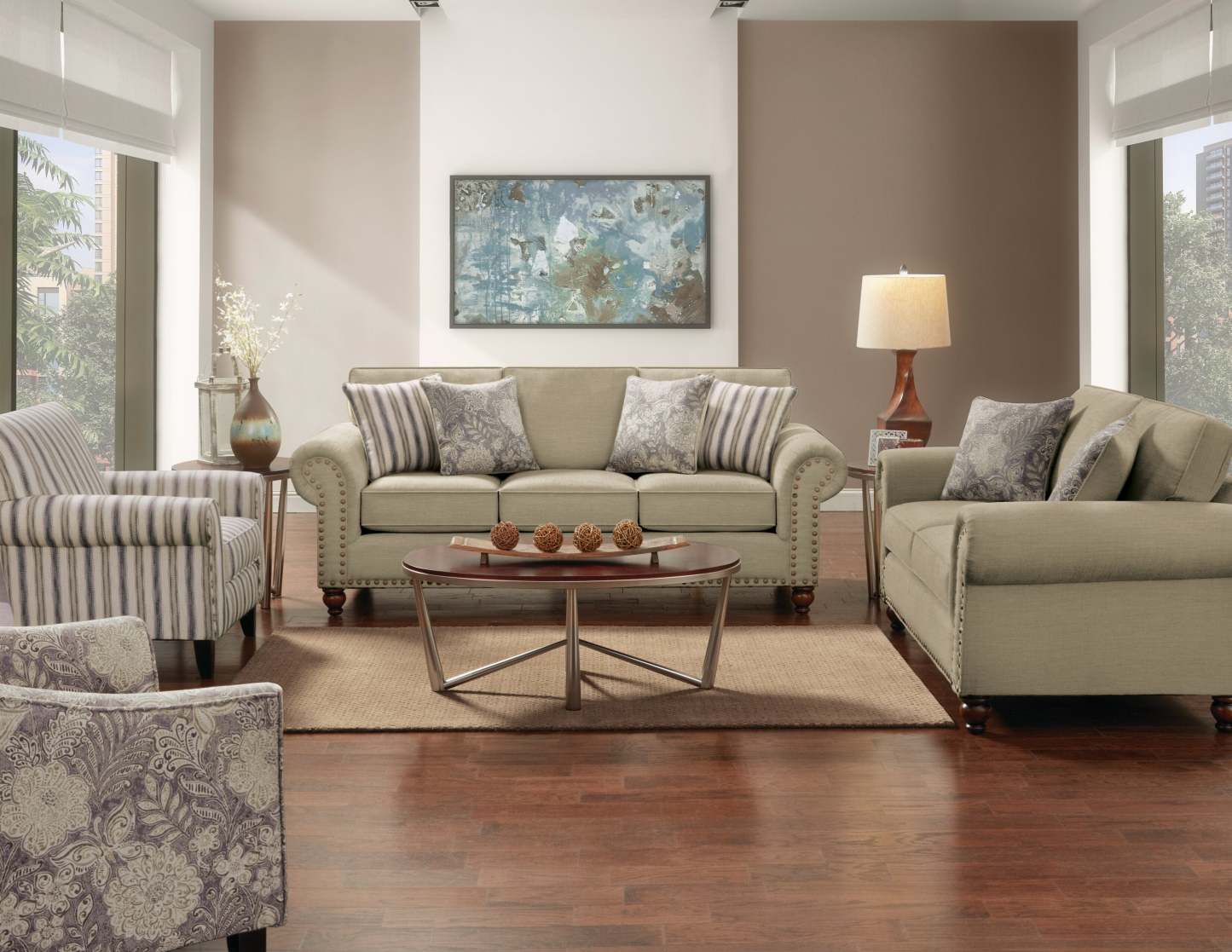 Causeuse Wynn de 70 po fabriquée au Canada en tissu de chenille avec bordure de clous décoratifs et pattes en oignon en bois - taupe