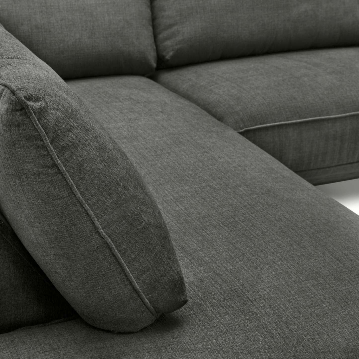 Cindy Crawford Home Gena 2-Piece Left-Facing Linen-Look Fabric Sectional with Wood Legs - Charcoal Grey | Canapé sectionnel gauche Gena de Cindy Crawford Home 2 pièces en tissu d’apparence lin avec pieds en bois - gris anthracite