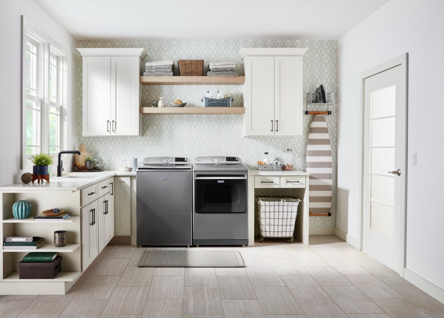 Sécheuse électrique intelligente Maytag de 7,4 pi³ avec vapeur - ardoise métallique - YMED7230HC