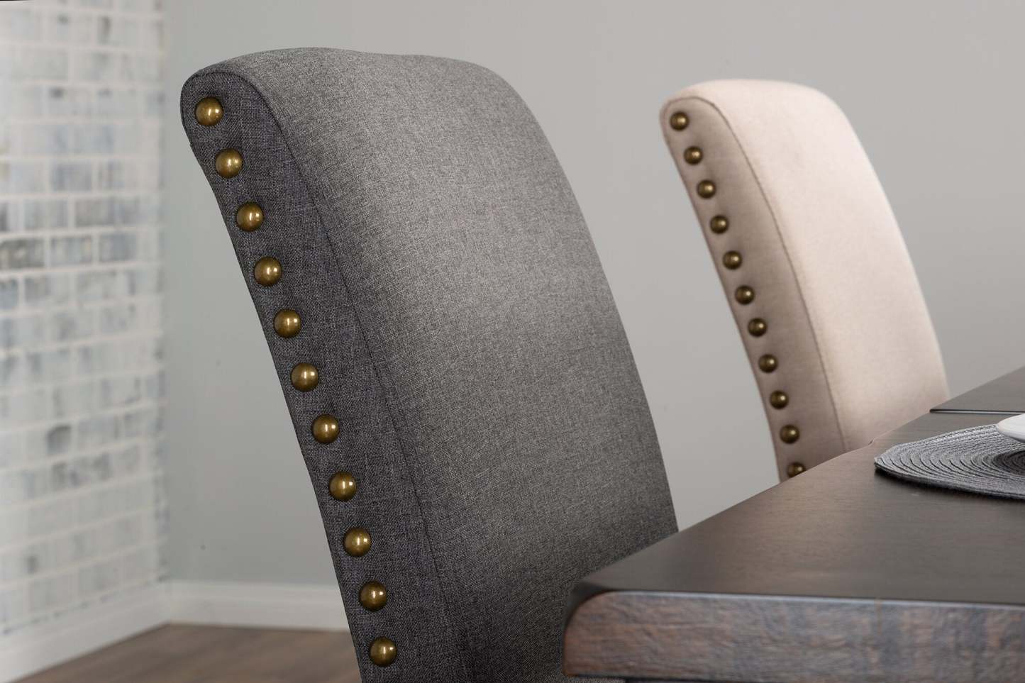 Chaise de salle à manger à dossier à oreilles York avec tissu d'apparence lin, capitonnée par boutons - Gris | Chaise de salle à manger York à oreilles en tissu d'apparence lin avec capitonnage - grise