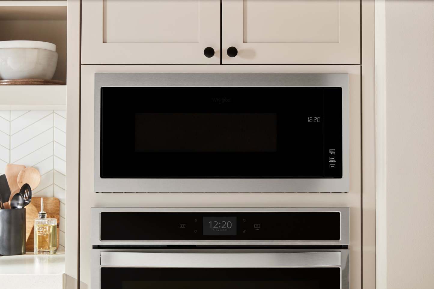 Tourbillon 1,1 Cu. Fort. Micro-ondes encastrable avec cuisson de 900 watts - Acier inoxydable - YWMT50011KS | Quatre à micro-ondes encastrées Whirlpool de 1,1 pi³ avec cuisson à 900 W - acier inoxydable - YWMT50011…