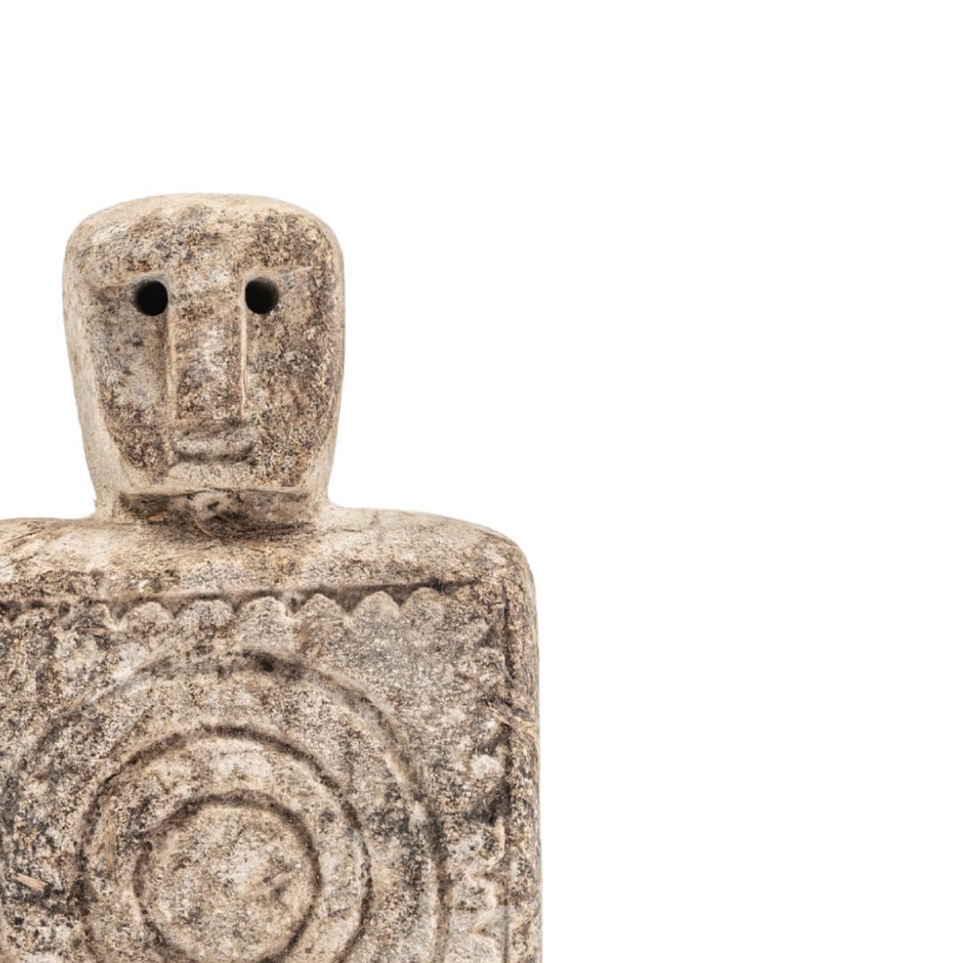 Symbole cible de la statue en pierre de Raja Sumba | Petit