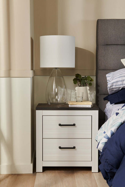 Table de chevet à 2 tiroirs Zoey, 24,4 L x 24,9 H - Bicolore Blanc et Marron | Table de nuit Zoey de 24,4 po (L) x 24,9 po (H) à 2 tiroirs - deux teintes, blanc et brun