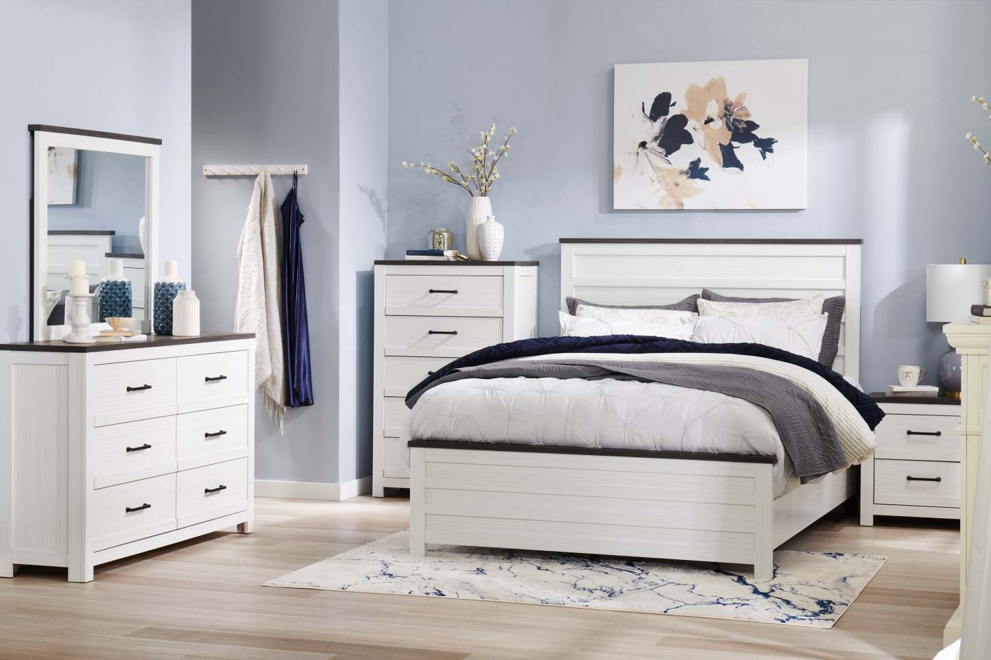 Zoey Bedroom Chest of Drawers, 5-Drawer, 31.5W x 50.7H - Two-tone White & Brown | Commode verticale Zoey de 31,5 po (L) x 50,7 po (H) à 5 tiroirs pour la chambre à coucher - deux teintes, blanc et brun